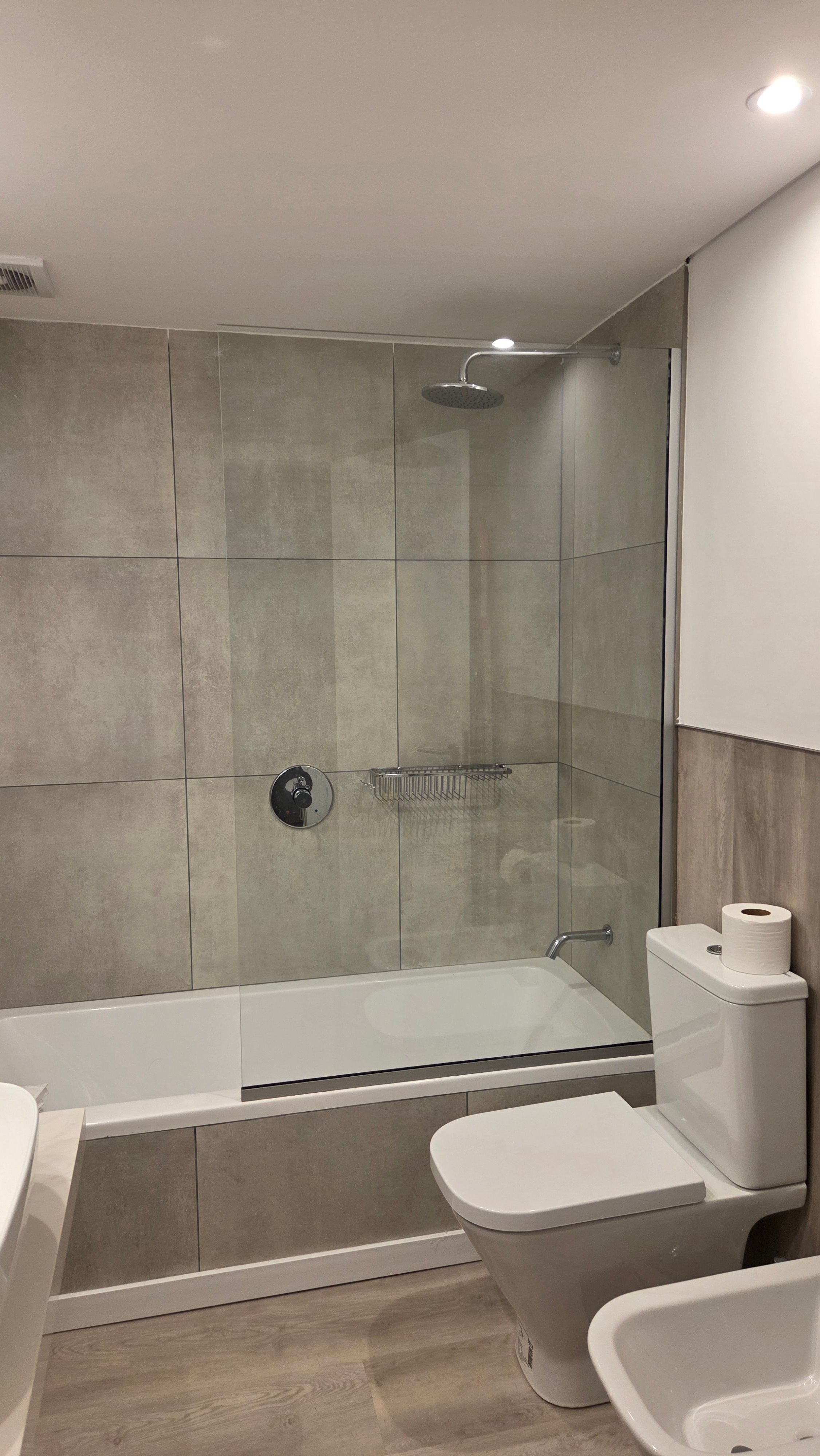 Baño principal con bañera